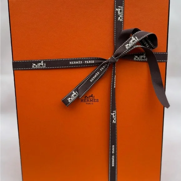 Hermes Plum Leather Picotin Tote with Gold Hardware - Picture 4 of 14